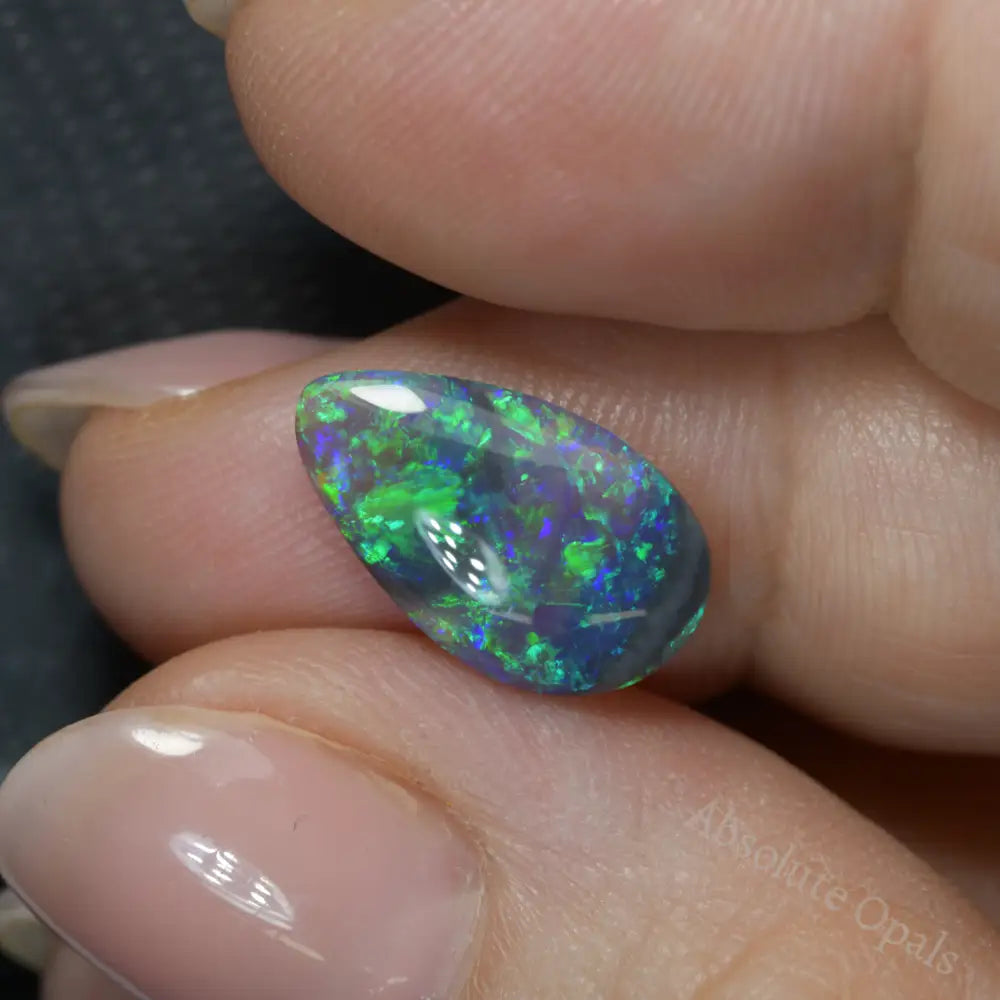 Opal cabochone natural