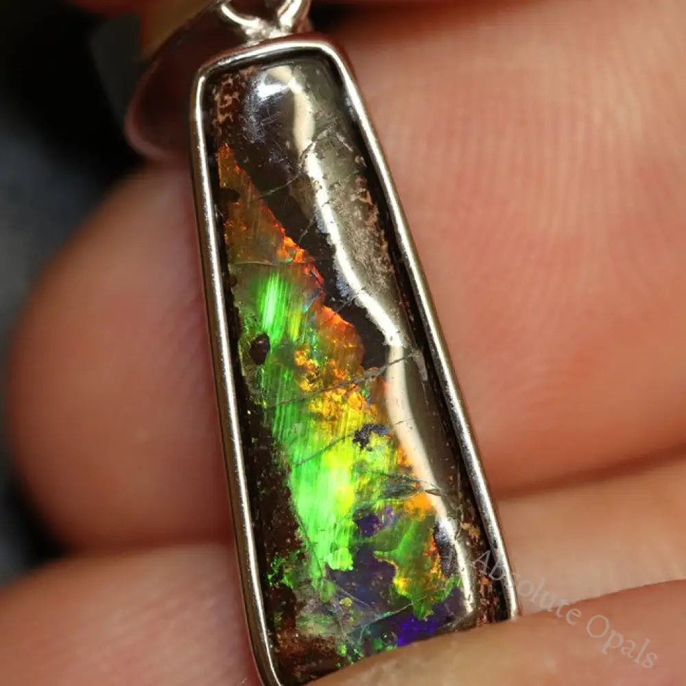 2.86 G Australian Boulder Opal With Silver Pendant: L 29.8 Mm Jewellery