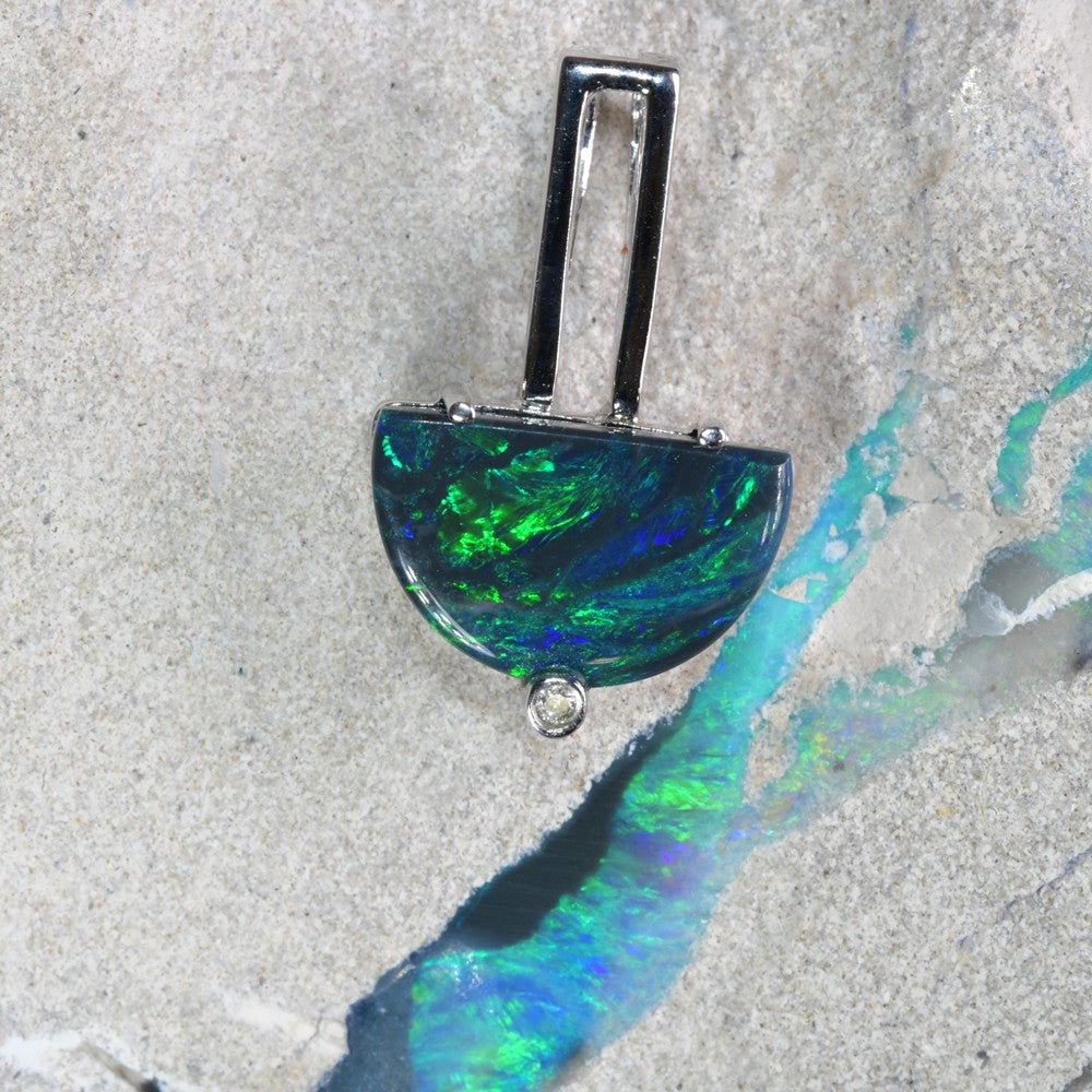 4K gold opal pendant 